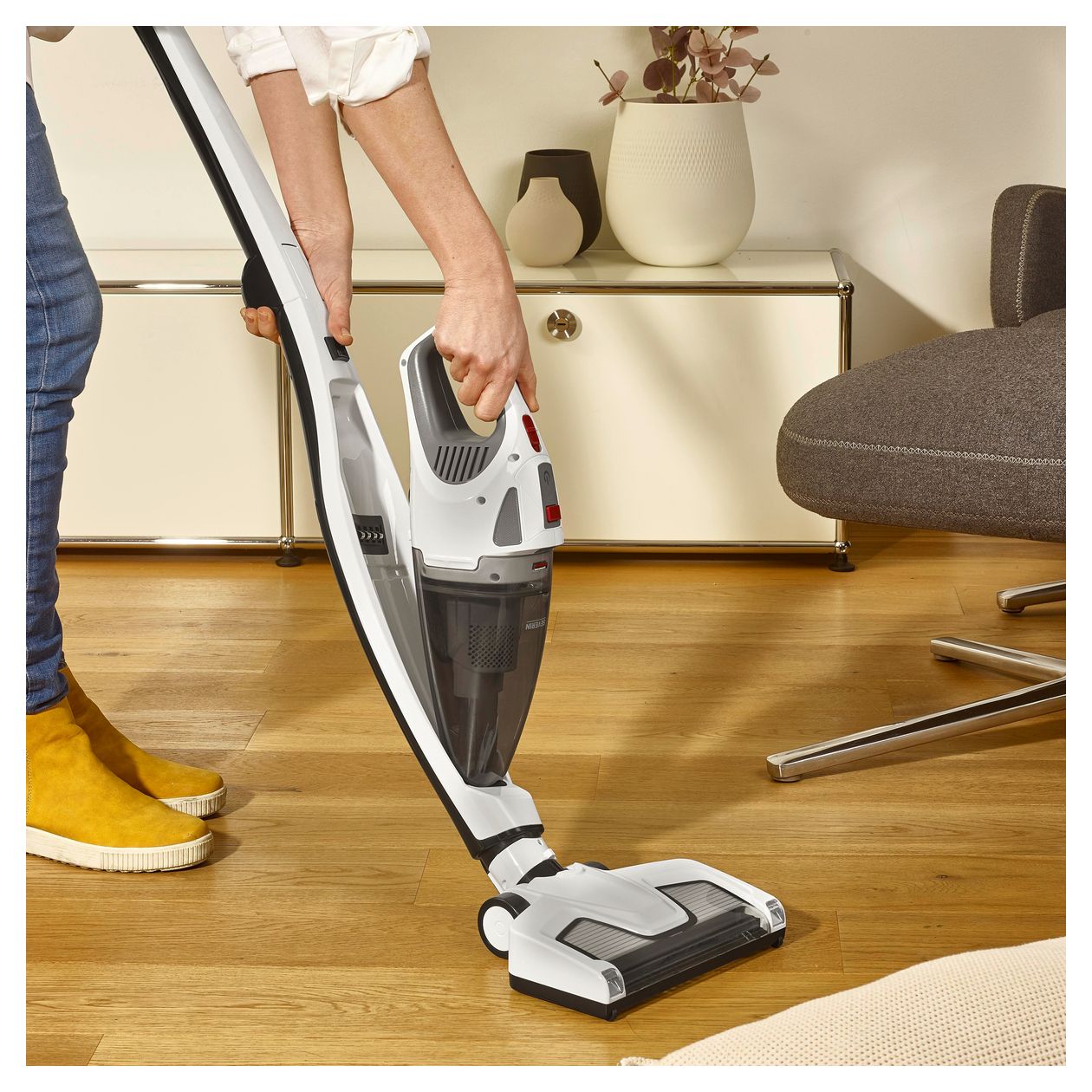 HV7173 Handstaubsauger bis 35 min Laufzeit 18,5 V  (Schwarz, Weiß) 