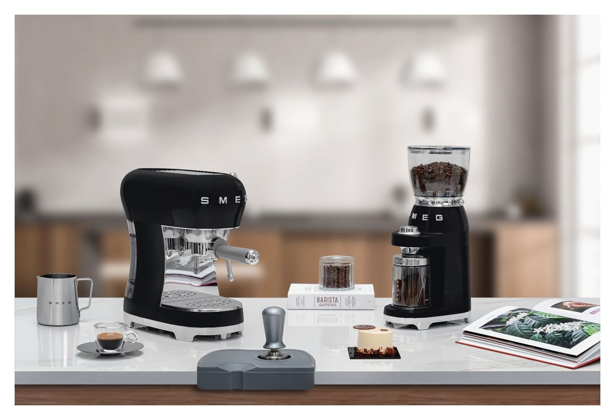 ECF02BLEU Siebträger Kaffeemaschine 15 bar 1350 W  (Schwarz) 
