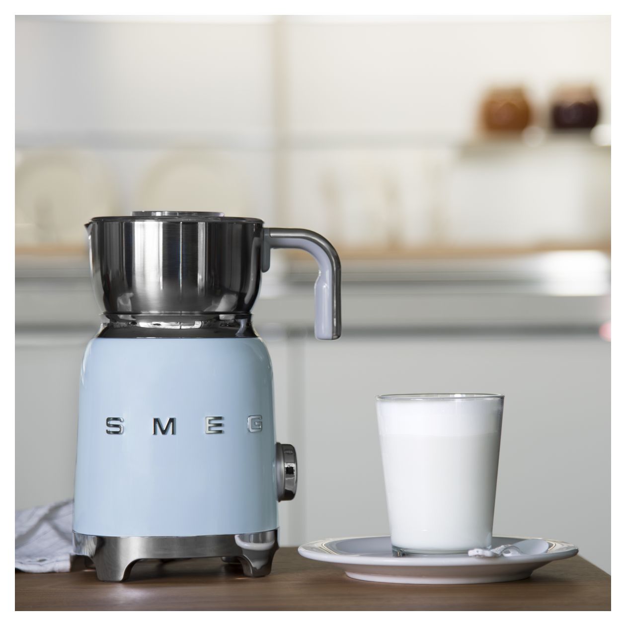 MFF01PBEU Milchaufschäumer Automatischer Milchaufschäumer/-wärmer ca. 250 ml  (Blau) 