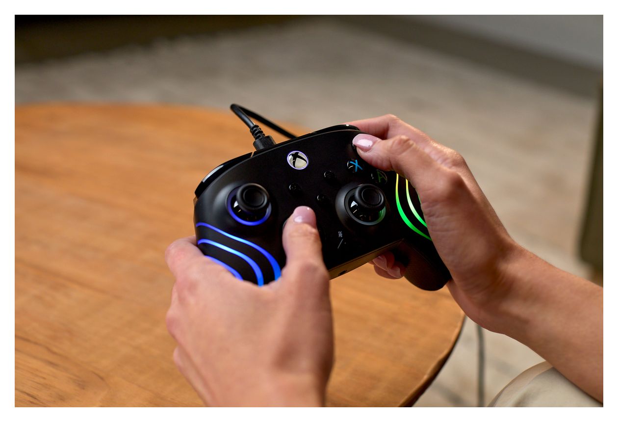Afterglow Wave Wired Controller Gamepad für PC, Xbox, Xbox One, Xbox Series S, Xbox Series X  (Schwarz) 