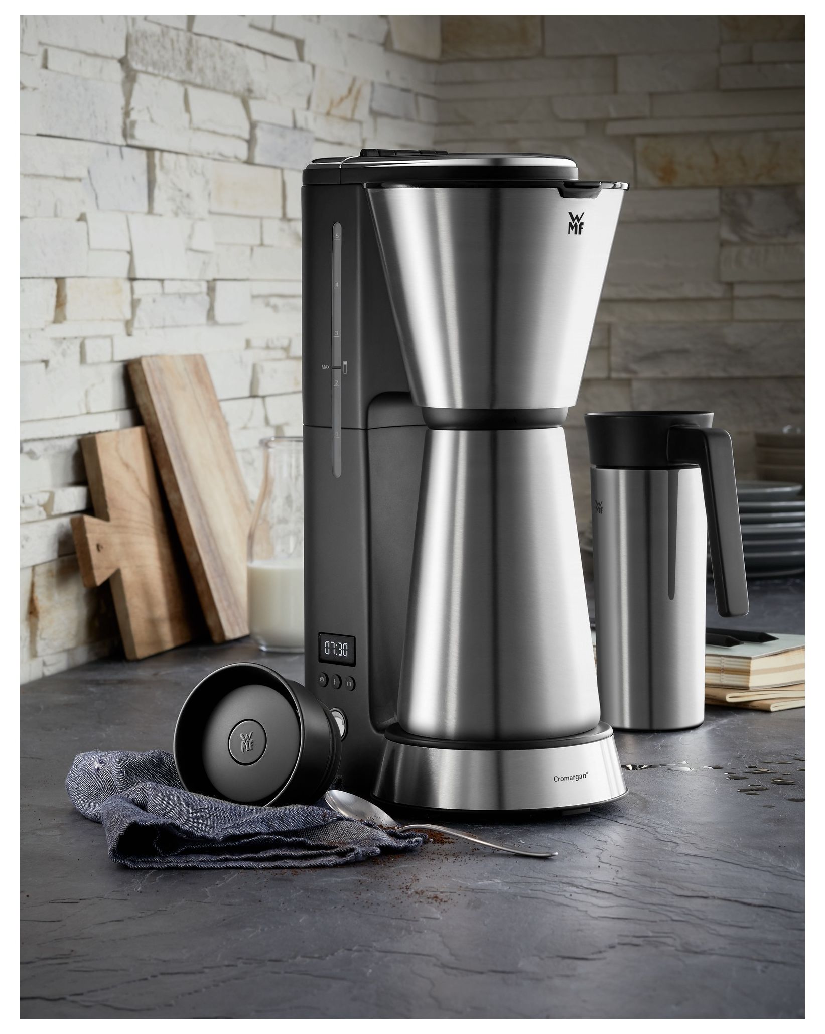 WMF KÜCHENminis 5 Tassen Filterkaffeemaschine 0,6 l (Schwarz, Chrom) von  expert Technomarkt