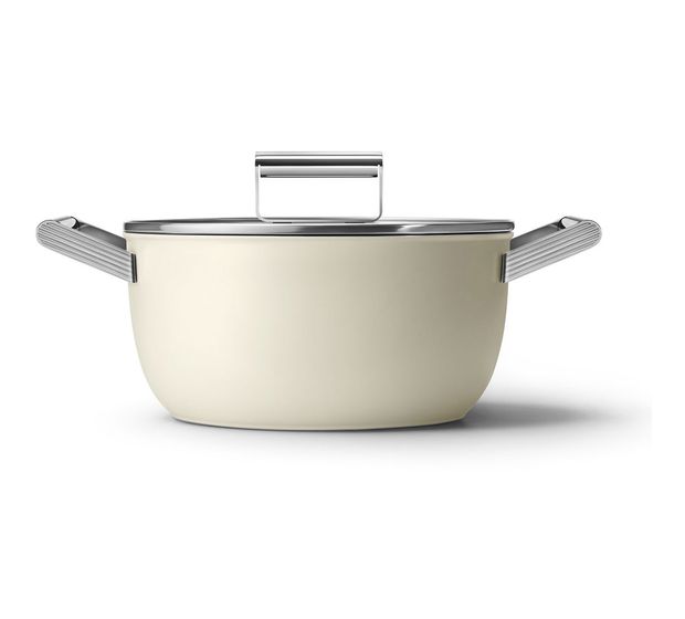Smeg CSF2412CRM Schmortopf 50's Style 24 cm Keramik beschichtet  für alle Herdplatten und Backöfen bis 250° mit Glas-Deckel   (Cremefarben) f&uuml;r 158,99 Euro