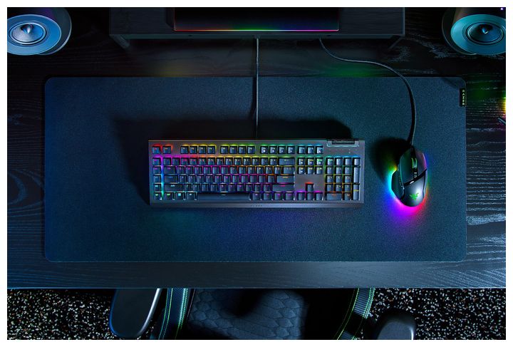 Razer BlackWidow V4 X RGB-LED Gaming Tastatur (Schwarz) für 134,99 Euro